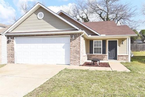 19 E Fairlane Ct, Sapulpa, OK, 74066-7091 | Card Image
