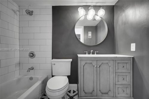 apt-403-3100 W Rolling Hills Cir, Davie, FL, 33328-1928 | Card Image