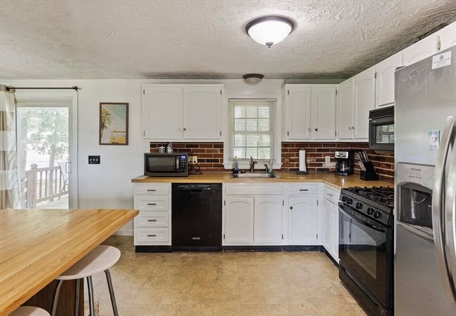 11 Trinity Ave, House other with 3 bedrooms, 2 bathrooms and 5 parking in Grafton MA | Image 12