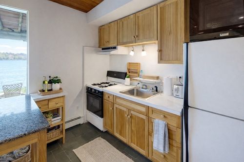 b-114 Spy Pond Pkwy, Arlington, MA, 02474-8260 | Card Image