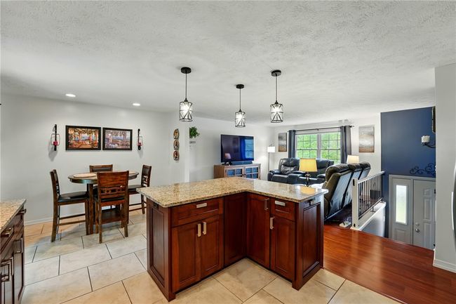 909 Fox Run Cir, House other with 3 bedrooms, 2 bathrooms and 1 parking in Cranberry Twp PA | Image 6