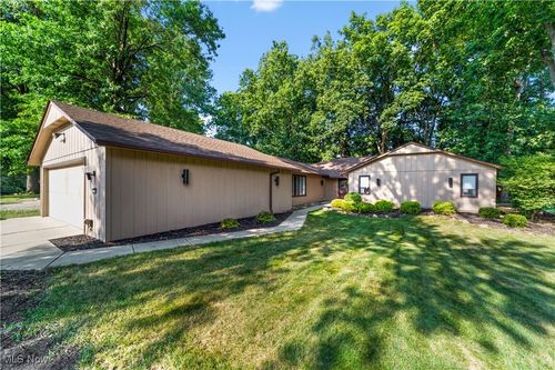 9598 Pebble Brook Ln, Strongsville, OH, 44149-2119 | Card Image