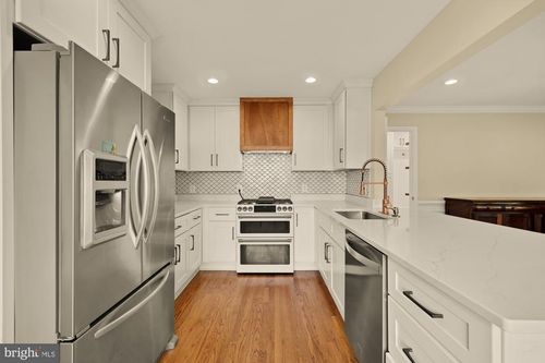 3430 Executive Ave, FALLS CHURCH, VA, 22042-3334 | Card Image