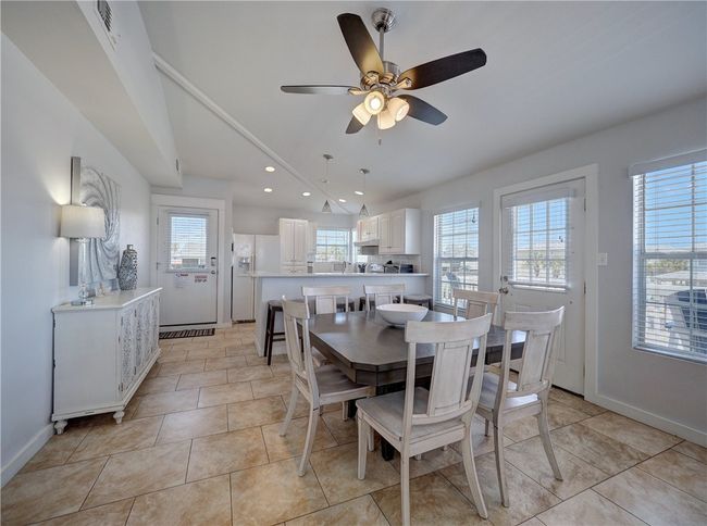 514 Royal Palm Dr, House other with 3 bedrooms, 3 bathrooms and 4 parking in Port Aransas TX | Image 20
