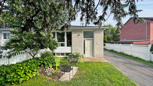351 Taylor Mills Dr N, Richmond Hill, ON, L4C2T8 | Card Image