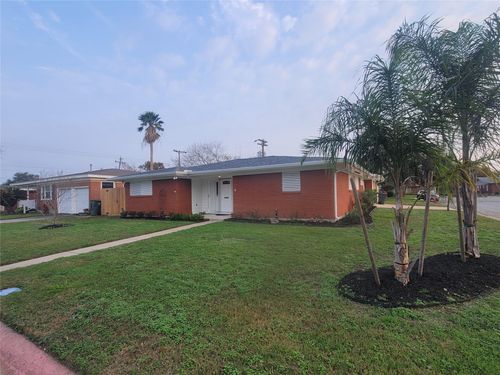 107 Avalon Way, Galveston, TX, 77550-3103 | Card Image