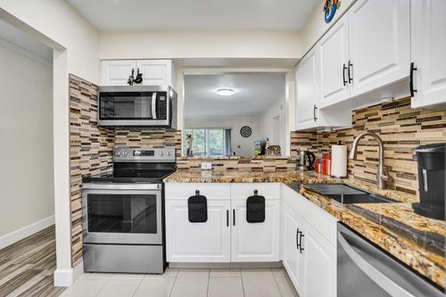140-140 Lake Meryl Dr, West Palm Beach, FL, 33411-3345 | Card Image