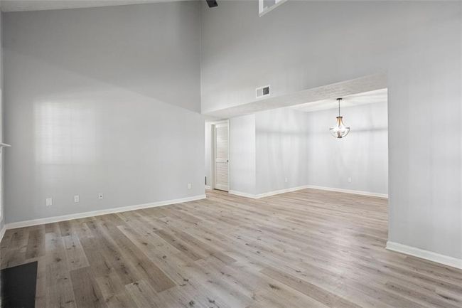 6430 Oakleaf Way Way, Condo with 3 bedrooms, 2 bathrooms and null parking in Morrow GA | Image 6