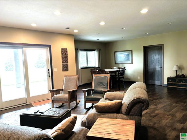 925 Sunrise Trl, House other with 5 bedrooms, 3 bathrooms and null parking in Sioux Center IA | Image 25