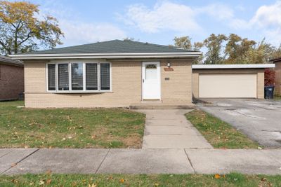 900 E 166th Place, House other with 4 bedrooms, 1 bathrooms and 4 parking in South Holland IL | Image 1