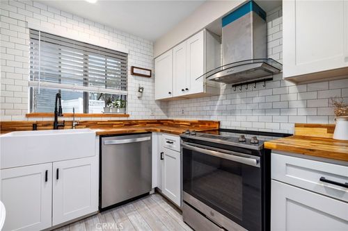 25339 Pine Creek Ln, Wilmington, CA, 90744 | Card Image