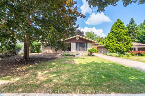 lower-214 Forest Hill Dr, Kitchener, ON, N2M4G3 | Card Image