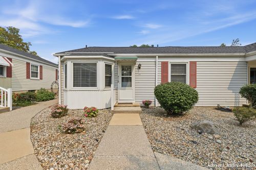 1041 Village Ln, Jenison, MI, 49428-8376 | Card Image