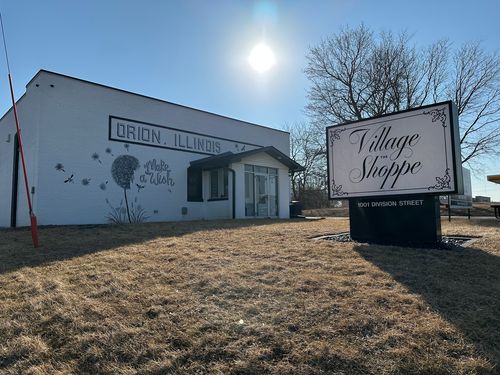 1001 Division St, Orion, IL, 61273-7715 | Card Image