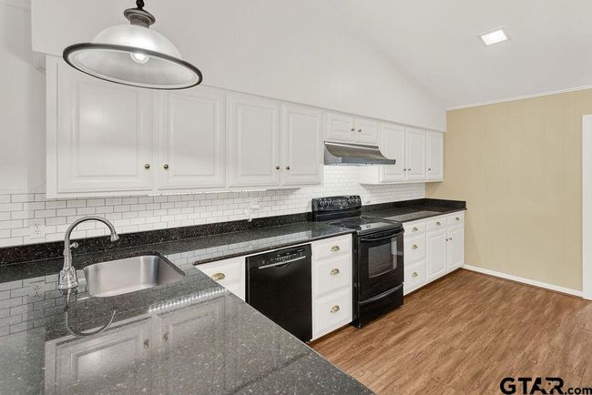 302 Harmony Ln, House other with 3 bedrooms, 3 bathrooms and null parking in Hideaway TX | Image 17