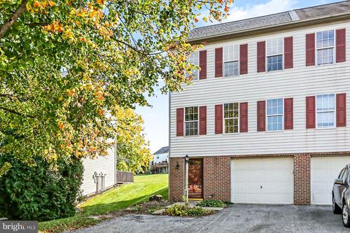 2870 Woodmont Dr, YORK, PA, 17404-7803 | Card Image