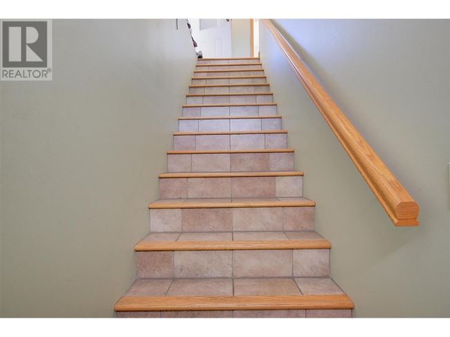 215 Arab Rd, House other with 8 bedrooms, 6 bathrooms and 5 parking in Kelowna BC | Image 45