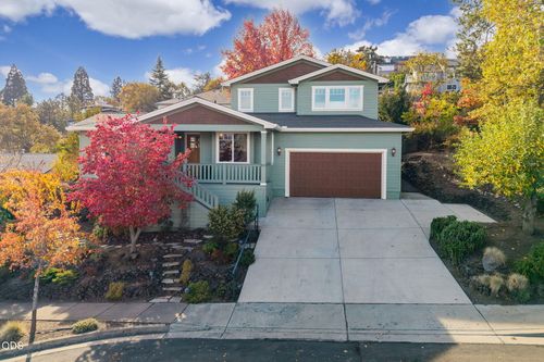520 Lakota Way, Ashland, OR, 97520-9700 | Card Image