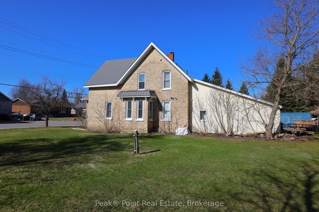 24 Queen St E, House other with 4 bedrooms, 2 bathrooms and 6 parking in Hepworth ON | Image 6