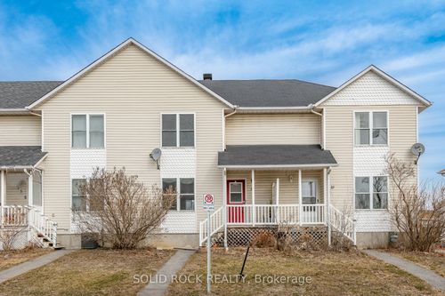 17 Johnston St, Carleton Place, ON, K7C4R7 | Card Image