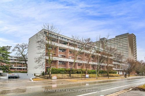 305-155 Leeward Glenway, North York, ON, M3C2Z6 | Card Image