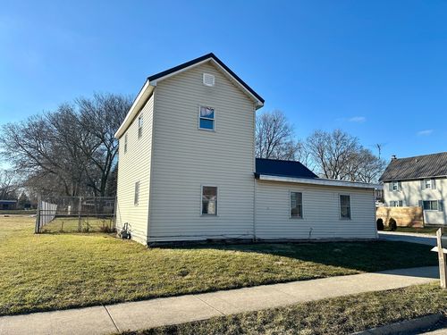 203 S Butler St, Nelson, IL, 61021-8601 | Card Image