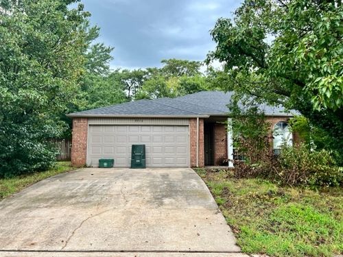 2712 W Point West St, Fayetteville, AR, 72704-5876 | Card Image
