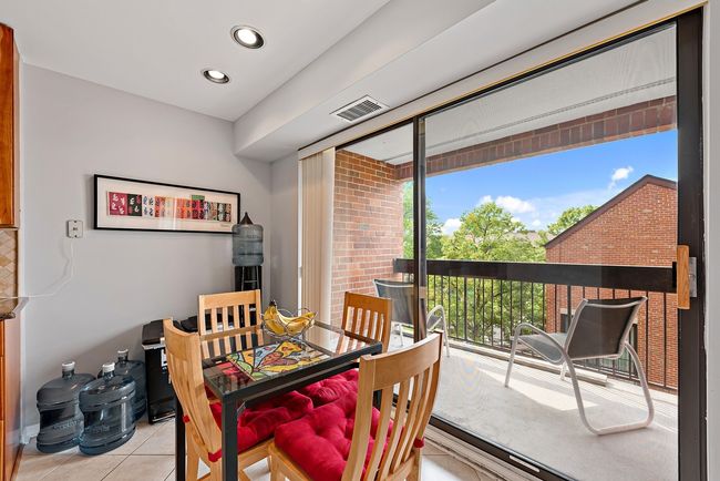 APT-310 - 3801 Appian Way, Home with 3 bedrooms, 2 bathrooms and null parking in Glenview IL | Image 7