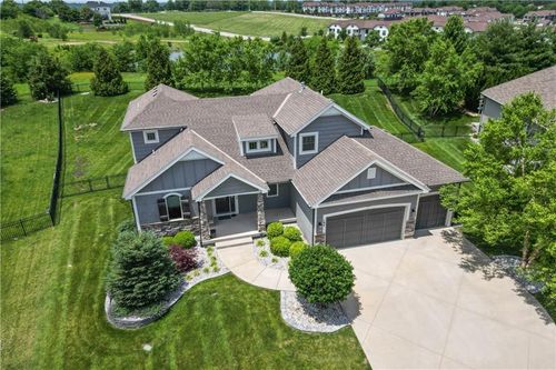 194 Sw Roosevelt Rdg, Lee's Summit, MO, 64081-4059 | Card Image