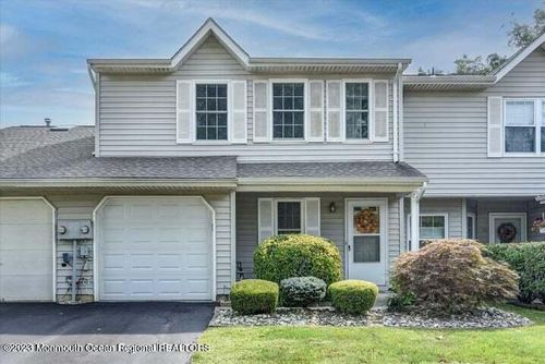 35 Breakwater Sq, Freehold, NJ, 07728-3759 | Card Image