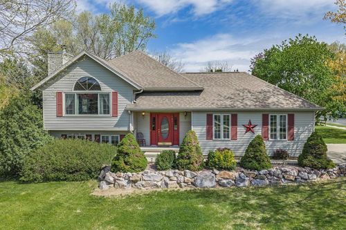 1827 Huntington Park Dr, Reedsburg, WI, 53959-1493 | Card Image