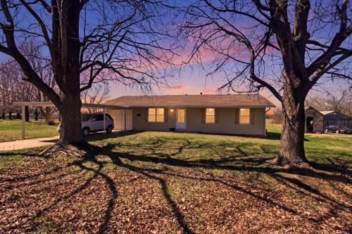 427 N Harrison Ave, Aurora, MO, 65605-1221 | Card Image
