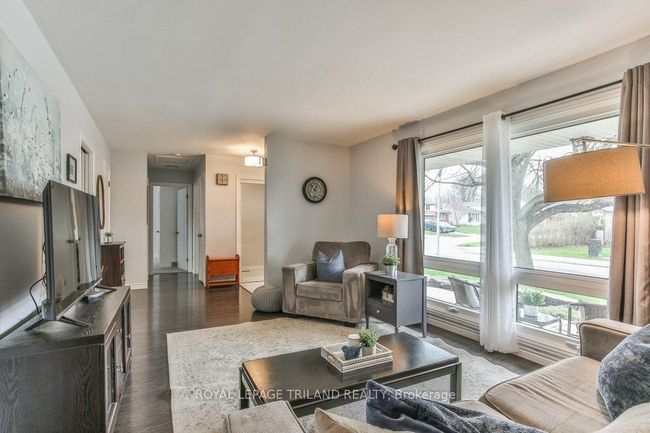834 Viscount Rd, House other with 3 bedrooms, 2 bathrooms and 4 parking in London ON | Image 5