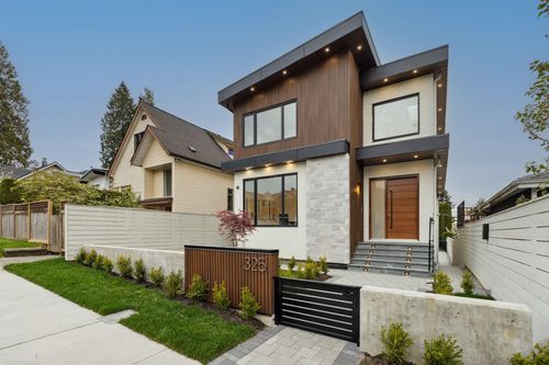 325 W 22nd St, North Vancouver, BC, V7M2A3 | Card Image