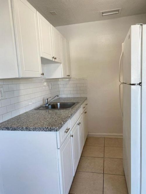 e5-466 Sunshine Dr, Coconut Creek, FL, 33066-1876 | Card Image