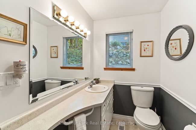 293 W Diamond Lake Rd, House other with 3 bedrooms, 2 bathrooms and 4 parking in Highland Grove ON | Image 39