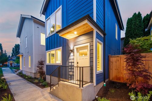 9224 4th Ave Nw, Seattle, WA, 98117-2113 | Card Image