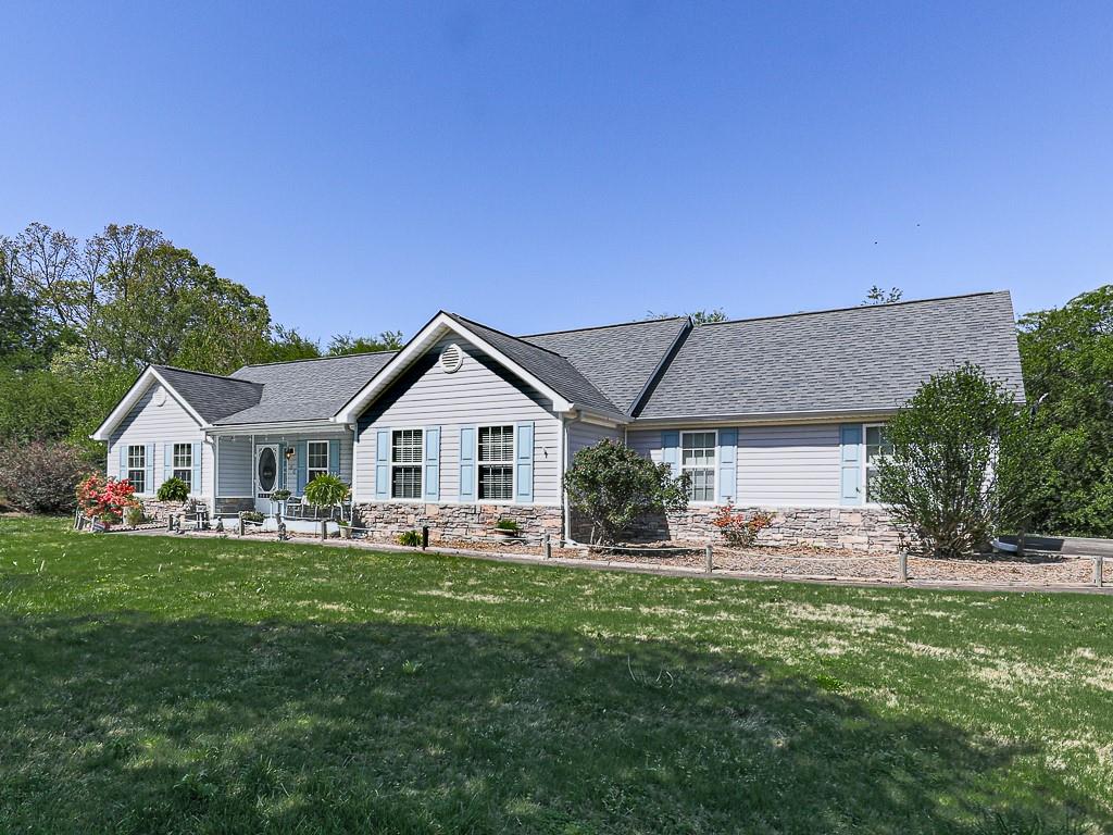 Jacobs Bnd, Talking Rock, GA 30175
