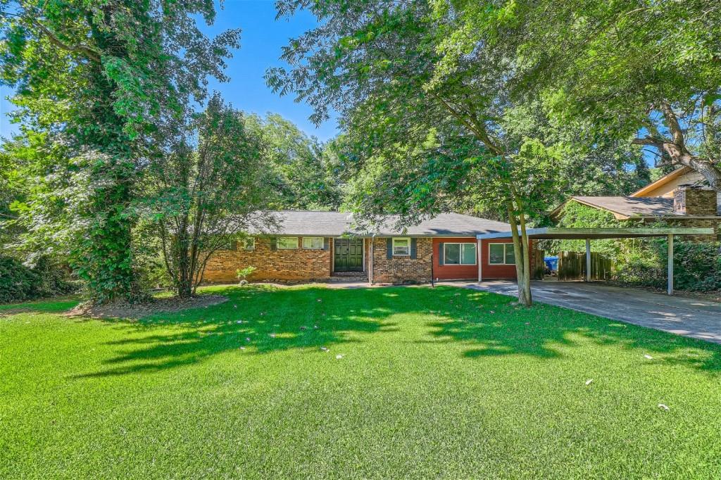 Creek Ct, Stone Mountain, GA 30083