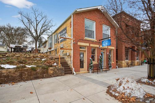 118 N Cody Rd, Le Claire, IA, 52753-9218 | Card Image