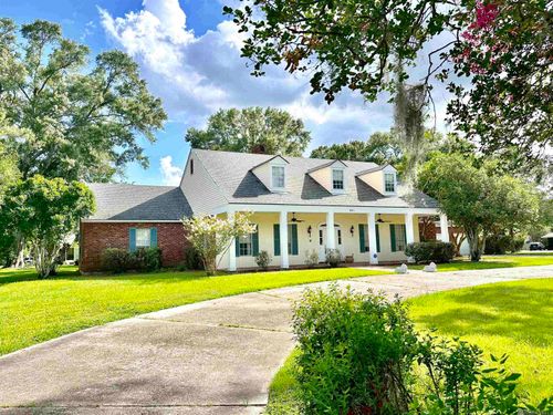 627 W Main St, Gonzales, LA, 70737-2707 | Card Image