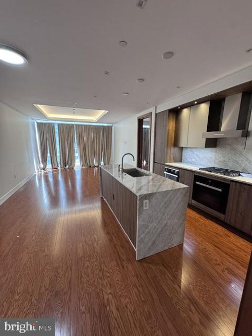 2506-300 International Dr, BALTIMORE, MD, 21202-4983 | Card Image