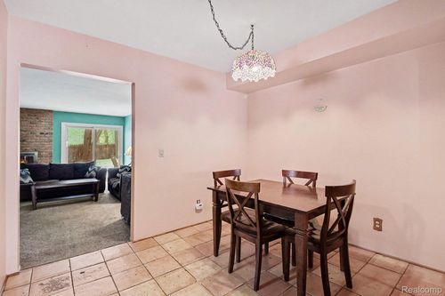 3783 Maiden St, Waterford, MI, 48329-1043 | Card Image