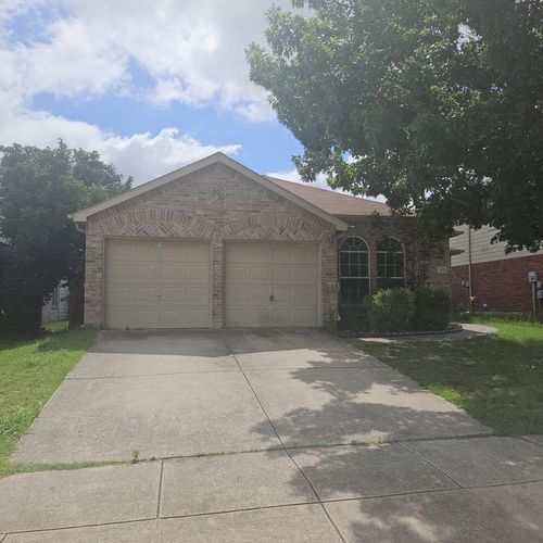1042 Warbler, Aubrey, TX, 76227-7515 | Card Image