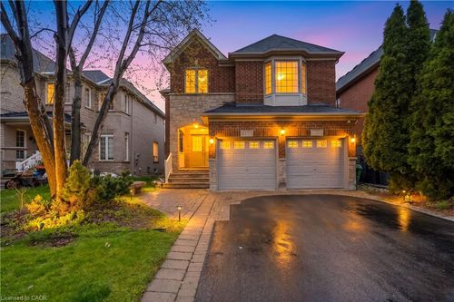 3377 Destination Dr, Mississauga, ON, L5M7W6 | Card Image