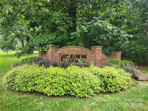 9843 Drawbridge Dr, Charlotte, NC, 28215-7542 | Card Image