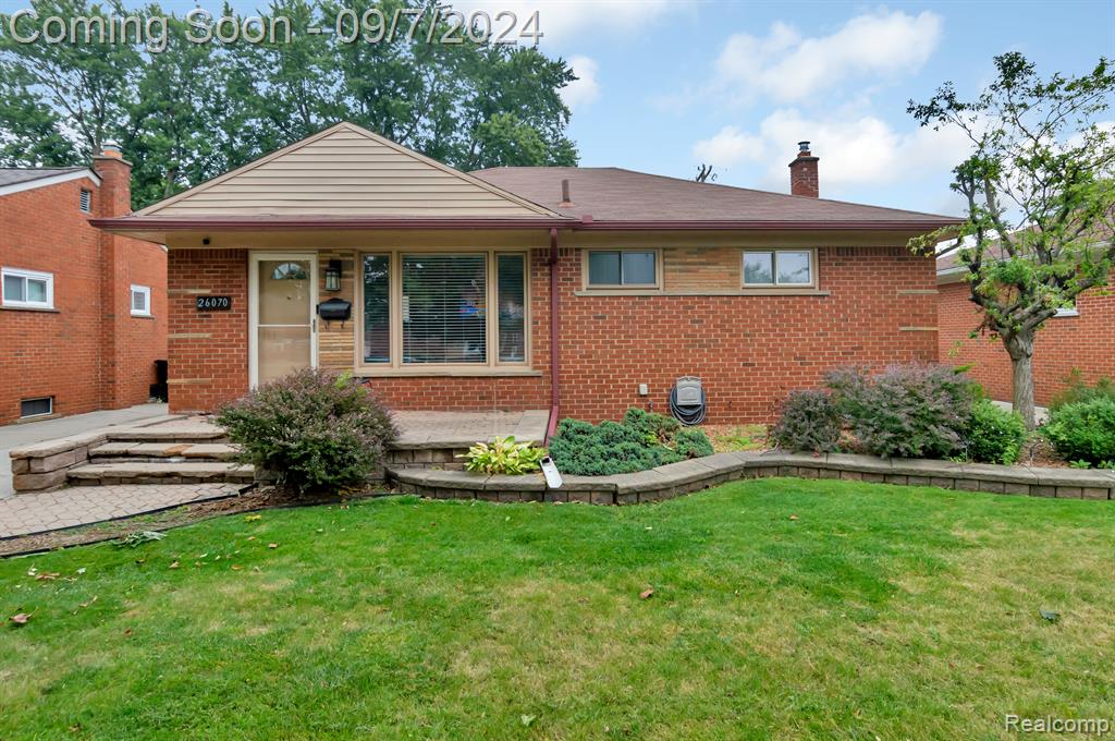 Janet Ct, Roseville, MI 48066