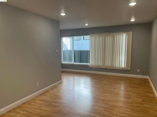 2636 Warring St, Berkeley, CA, 94704-3454 | Card Image