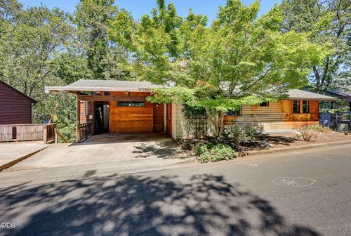 751 Glenwood Dr, Ashland, OR, 97520-3229 | Card Image