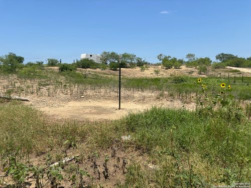 5353 Labus Rd, Elmendorf, TX, 78112-6309 | Card Image